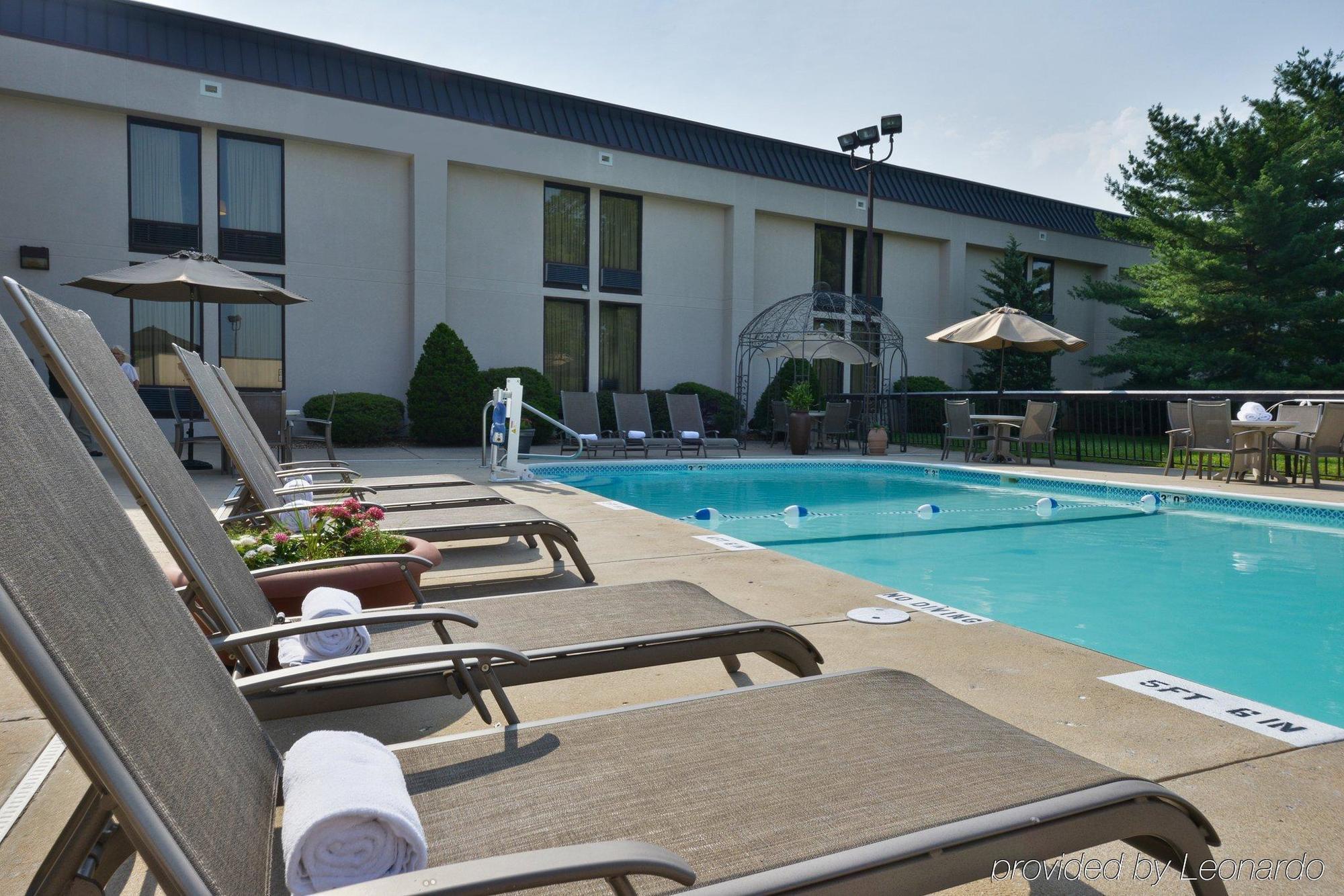 Greenstay Hotel & Suites Central Springfield Exterior photo