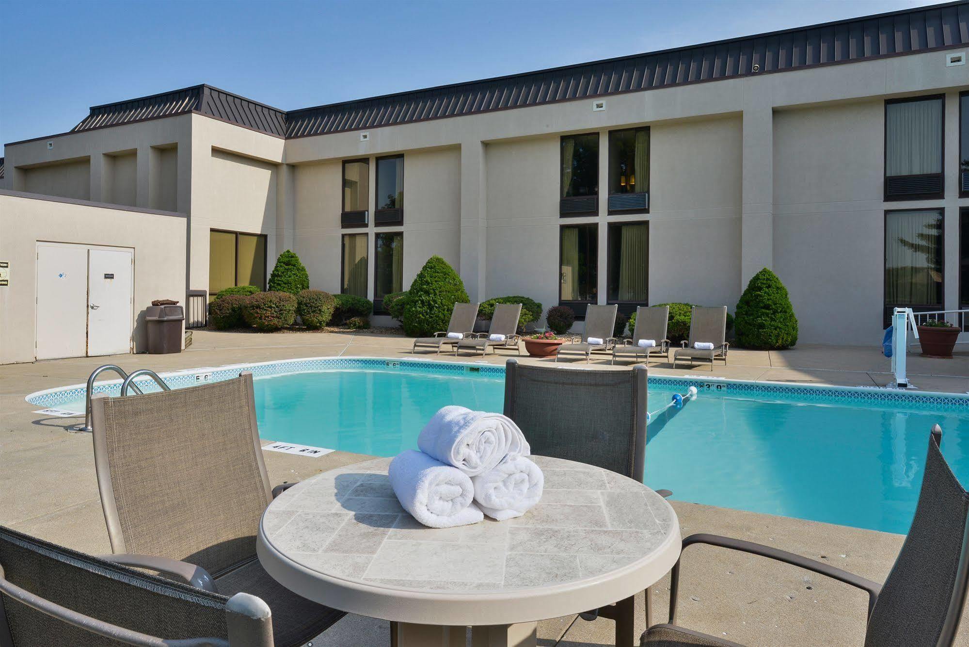 Greenstay Hotel & Suites Central Springfield Exterior photo